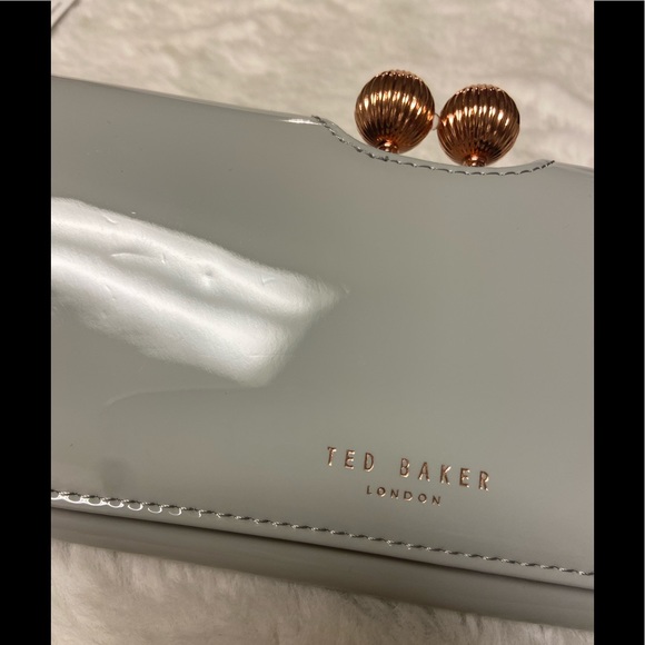 NWT! Yes Baker London Grey (mint green) Wallet - Picture 10 of 14